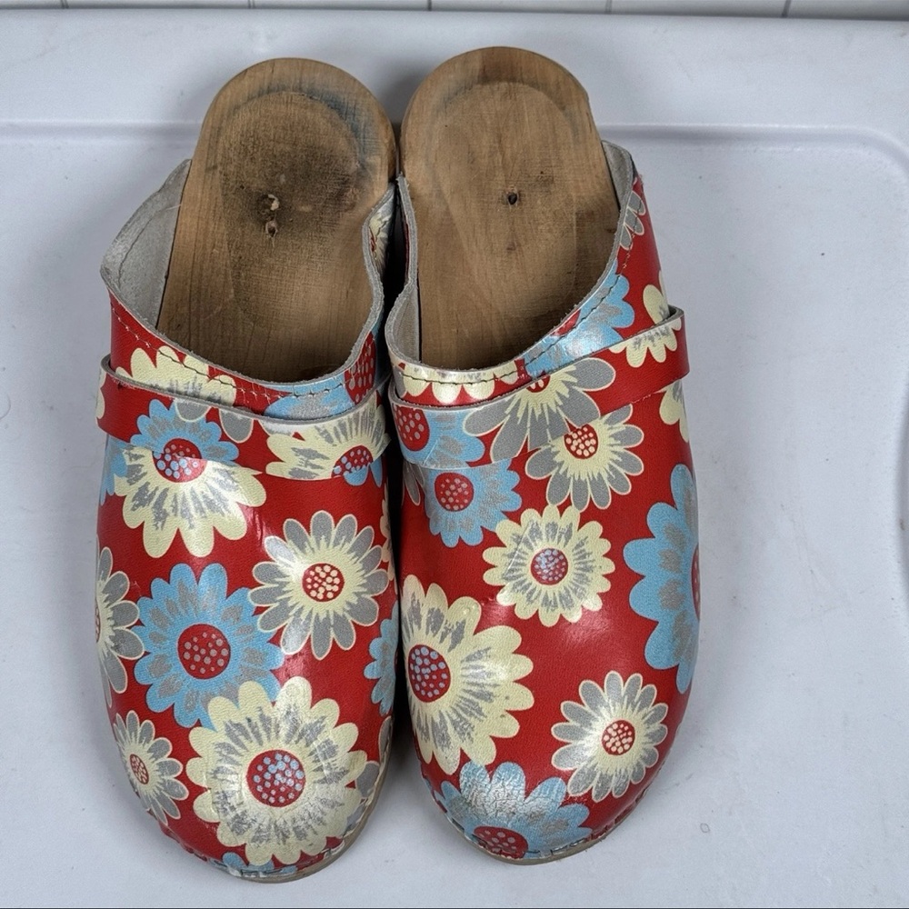 Holland Traditional 8.5 Floral Leather/Wooden Chunky Sweden Clogs Boho Cottage - Picture 3 of 10